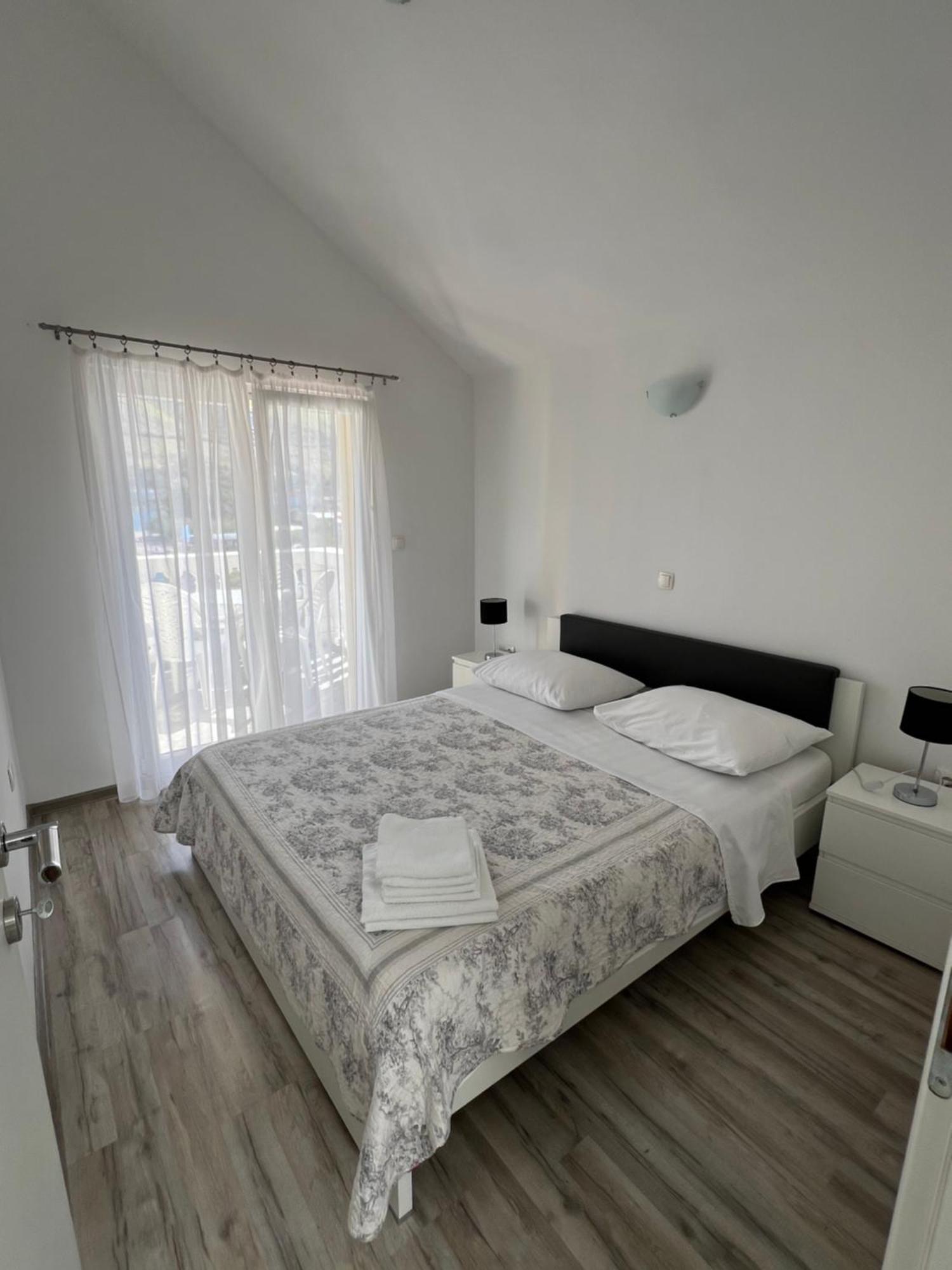 Sunce Apartments Grebastica Exterior photo