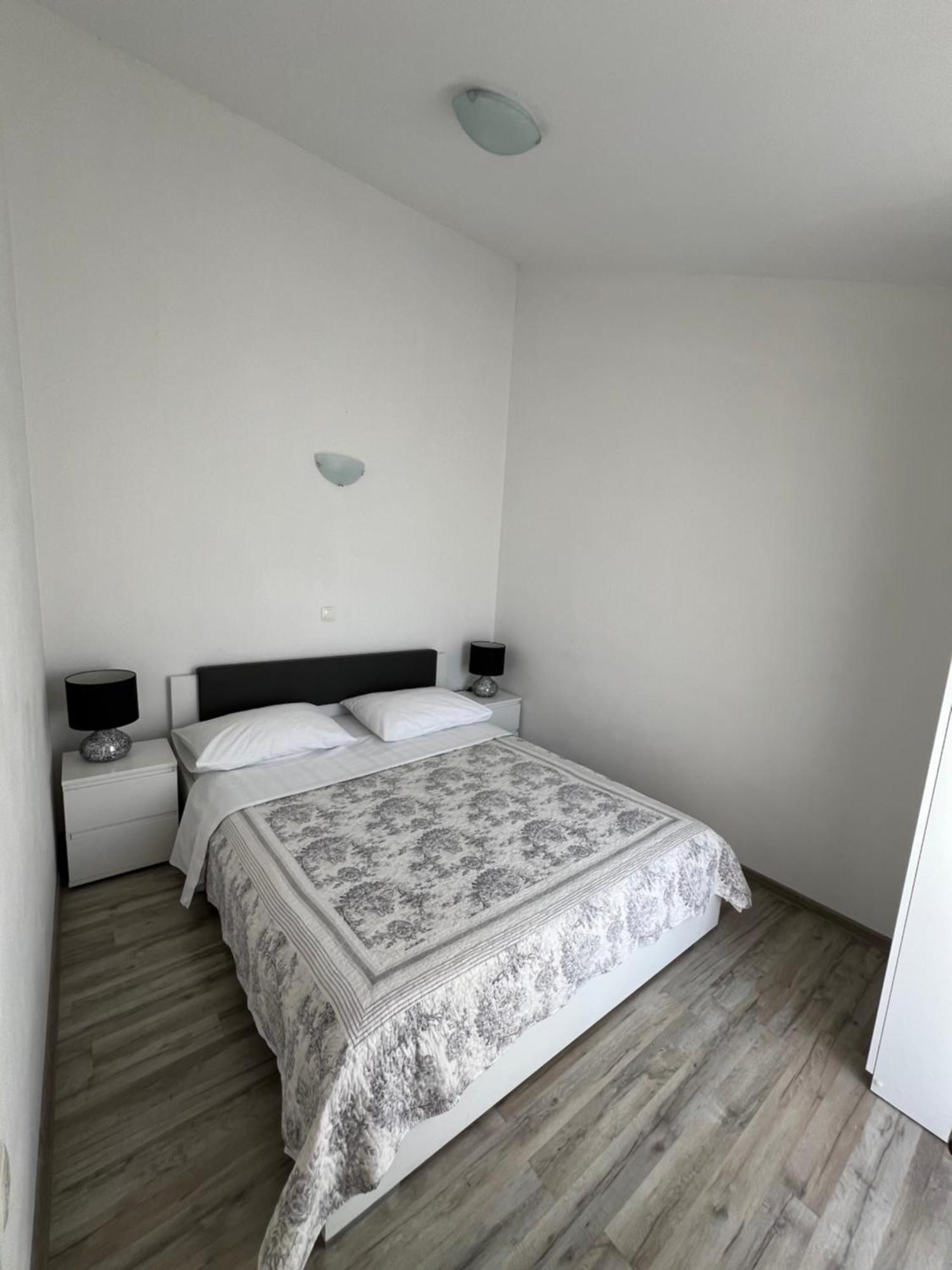 Sunce Apartments Grebastica Exterior photo