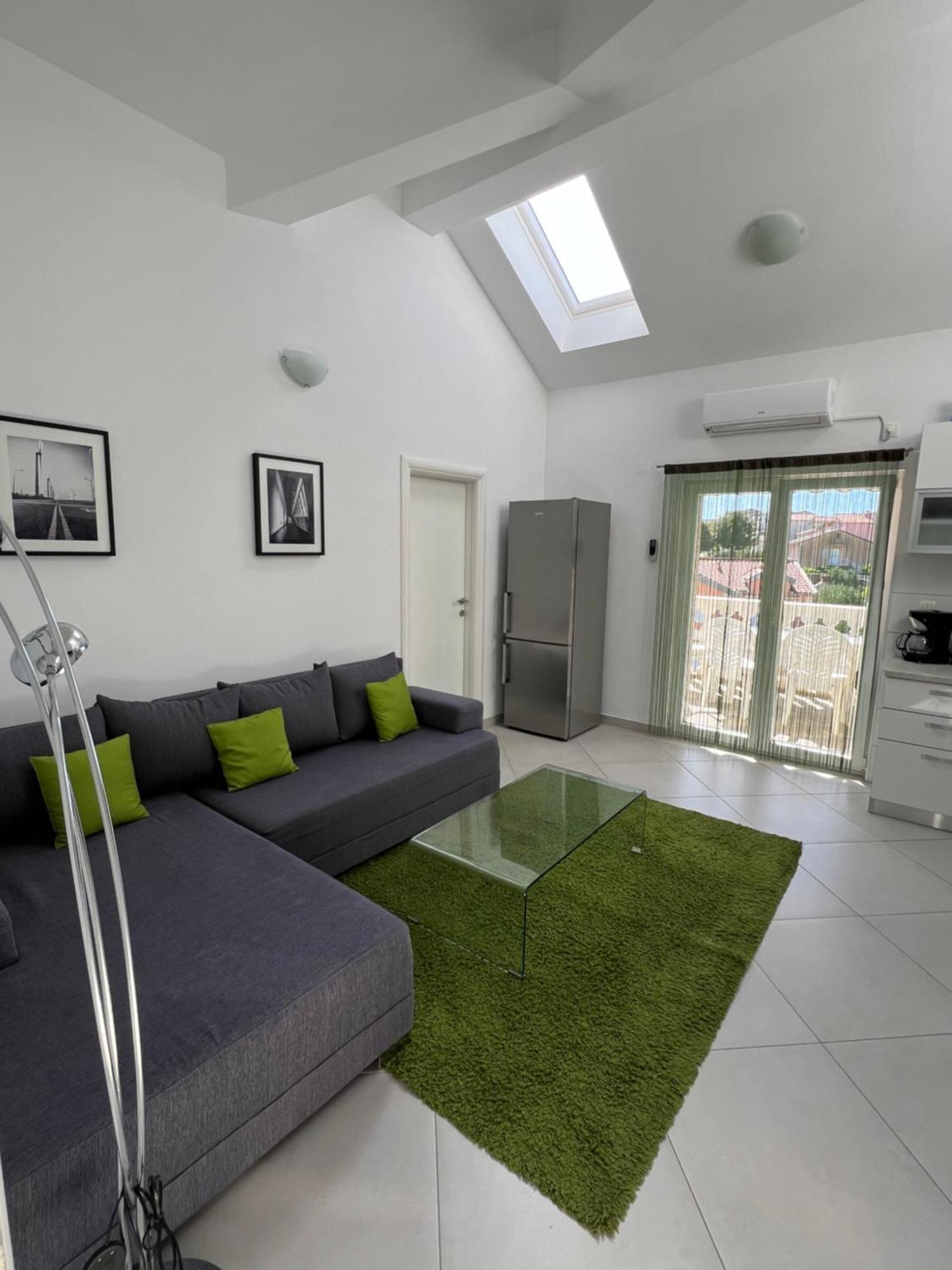 Sunce Apartments Grebastica Exterior photo