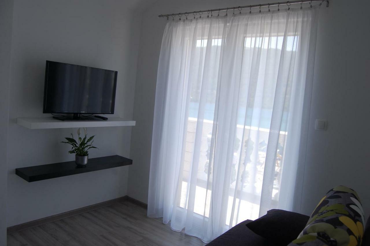 Sunce Apartments Grebastica Exterior photo